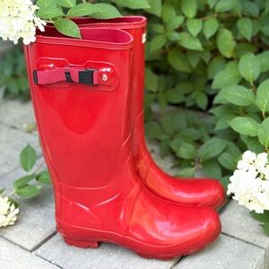 Women’s HUNTER Original Tall Military Red Glossy Rain Boots size 11 with gussets